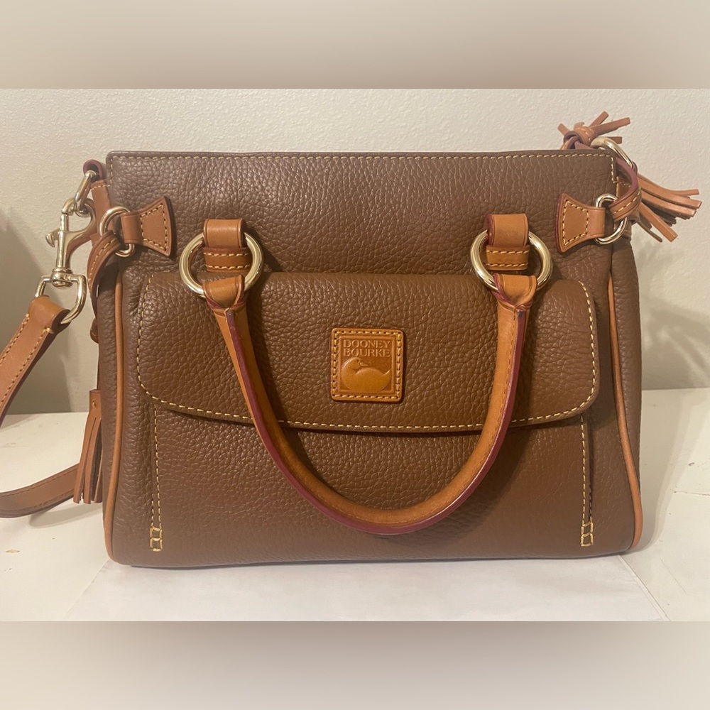 Dooney & Bourke Purse; Excellent Condition